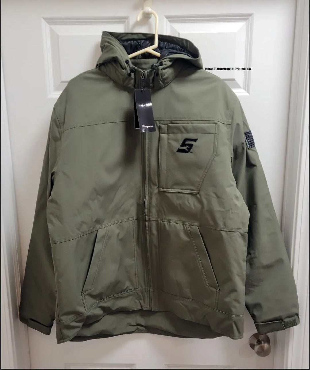 snap on hooded jacket​
